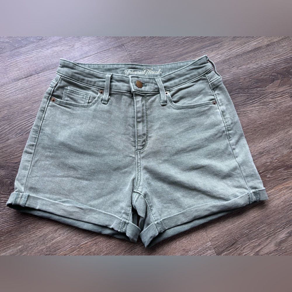 Universal Thread Green Shorts Olive green shorts size 2/26